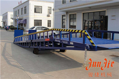 移動式登車橋（常規(guī)）